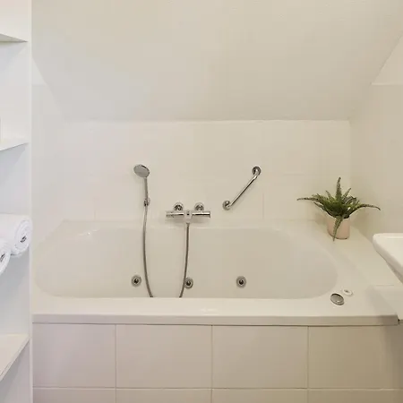 Вилла In Limburg Near Maasplassen Roggel